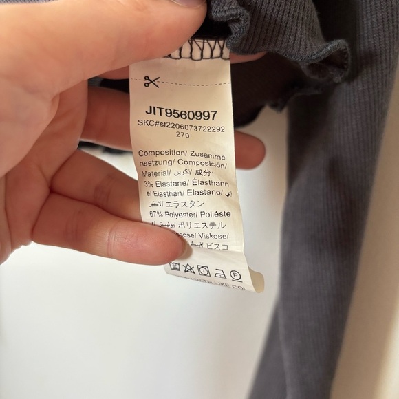 š4/30$š Gray Long Sleeve Top with Skull DesignāØš©¶ - Picture 3 of 4